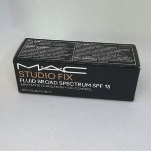 MAC Studio Fix Fluid Broad Spectrum Foundation SPF 15 Matte C4 Brand New in Box